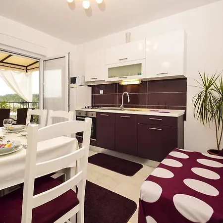 Appartamento In With Balcony, Air Conditioning, Wifi, Washing Machine 685-1 Zaton (Zadar)