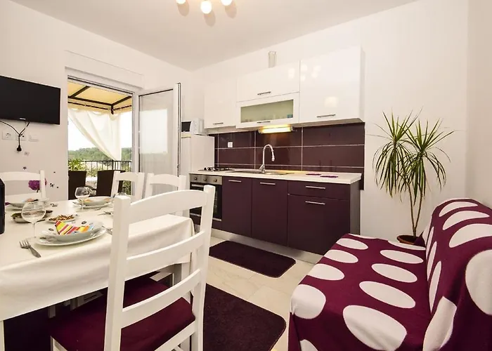 شقة In With Balcony, Air Conditioning, Wifi, Washing Machine 685-1 زاتون
