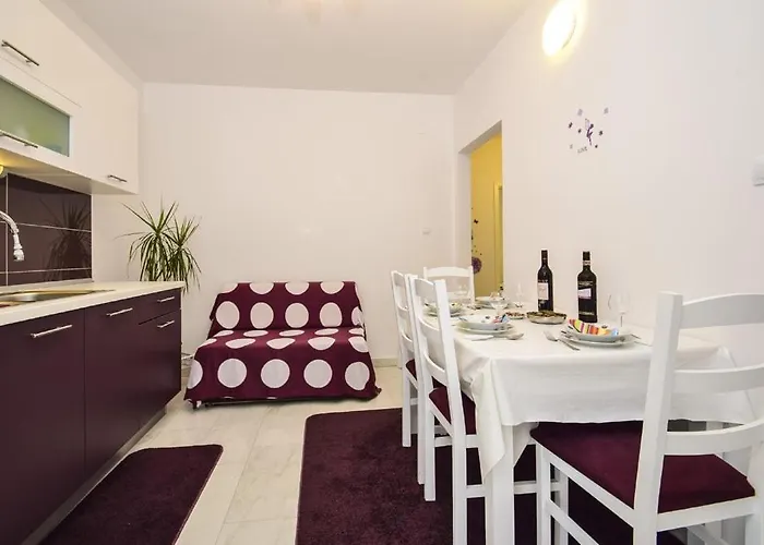 In With Balcony, Air Conditioning, Wifi, Washing Machine 685-1 * زاتون